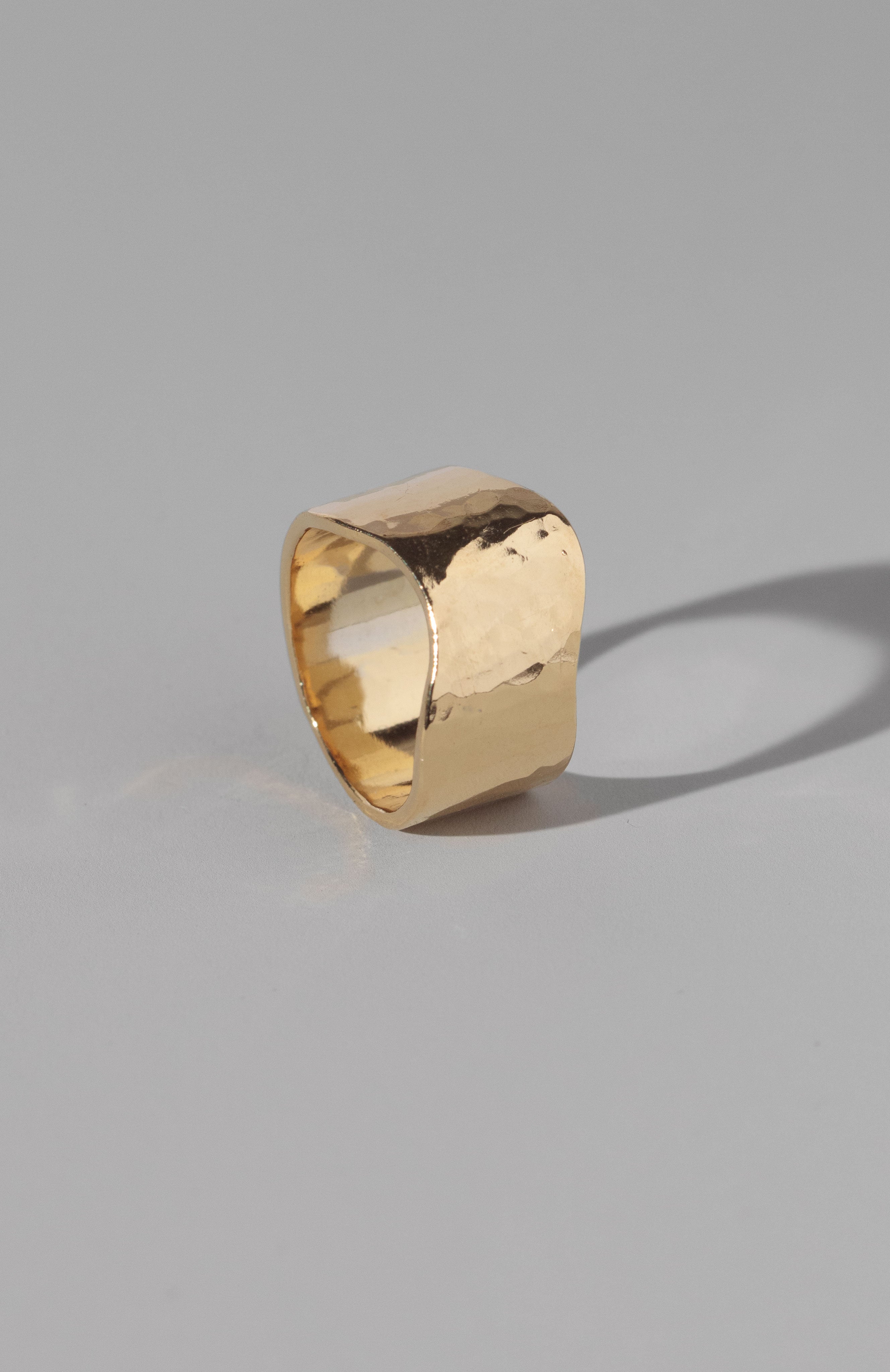 Wide Wave Ring Gold