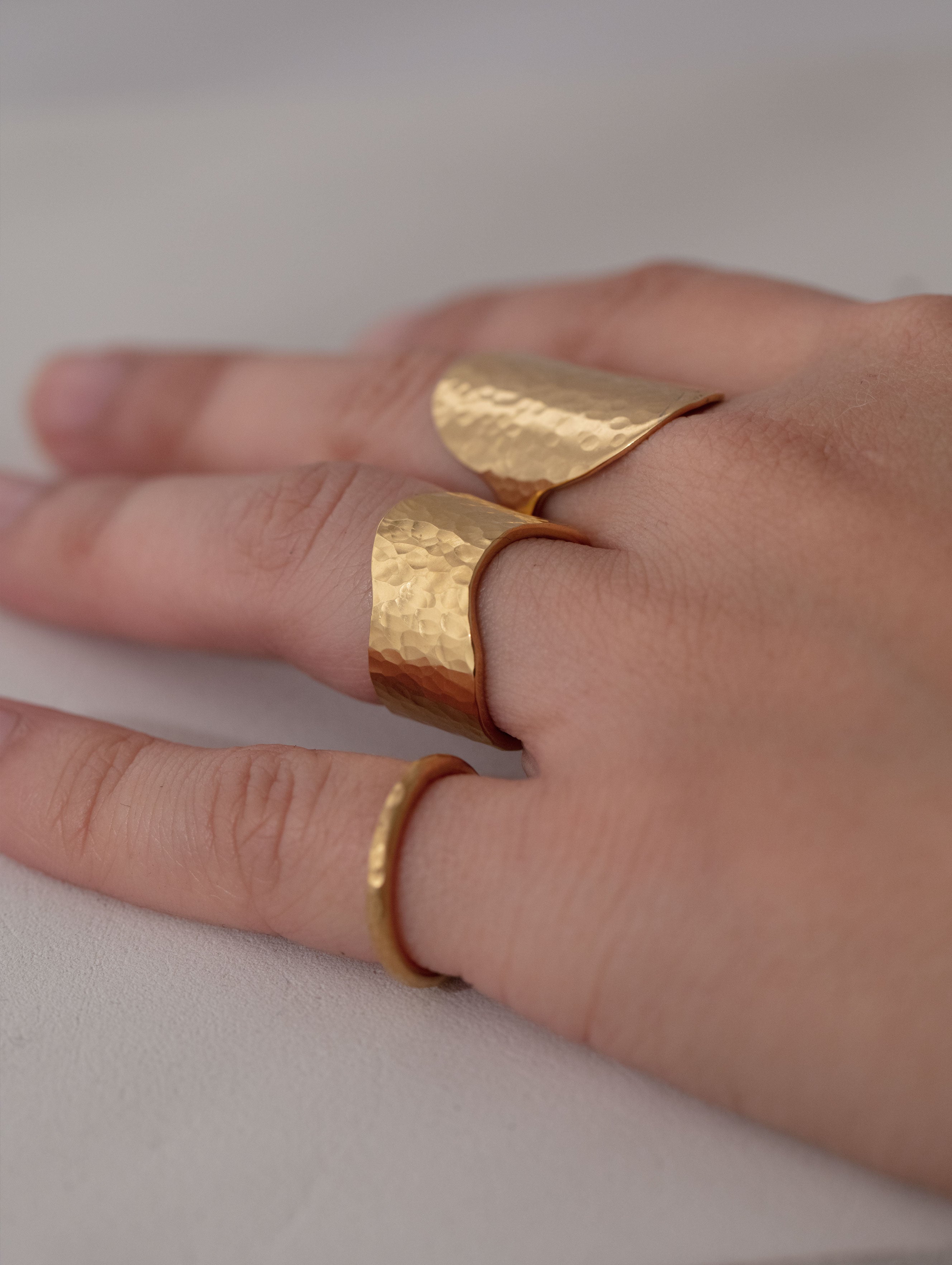 Wide Wave Ring Gold